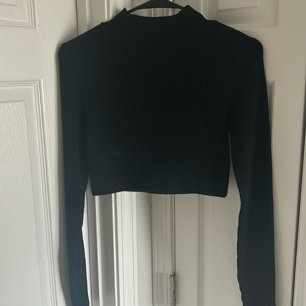 Women’s Cropped Long-Sleeve Sweater